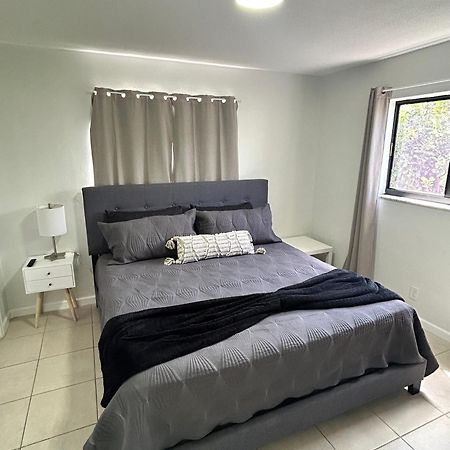 Apartment In Hollywood Close To Shops & Beach 110 Exteriör bild