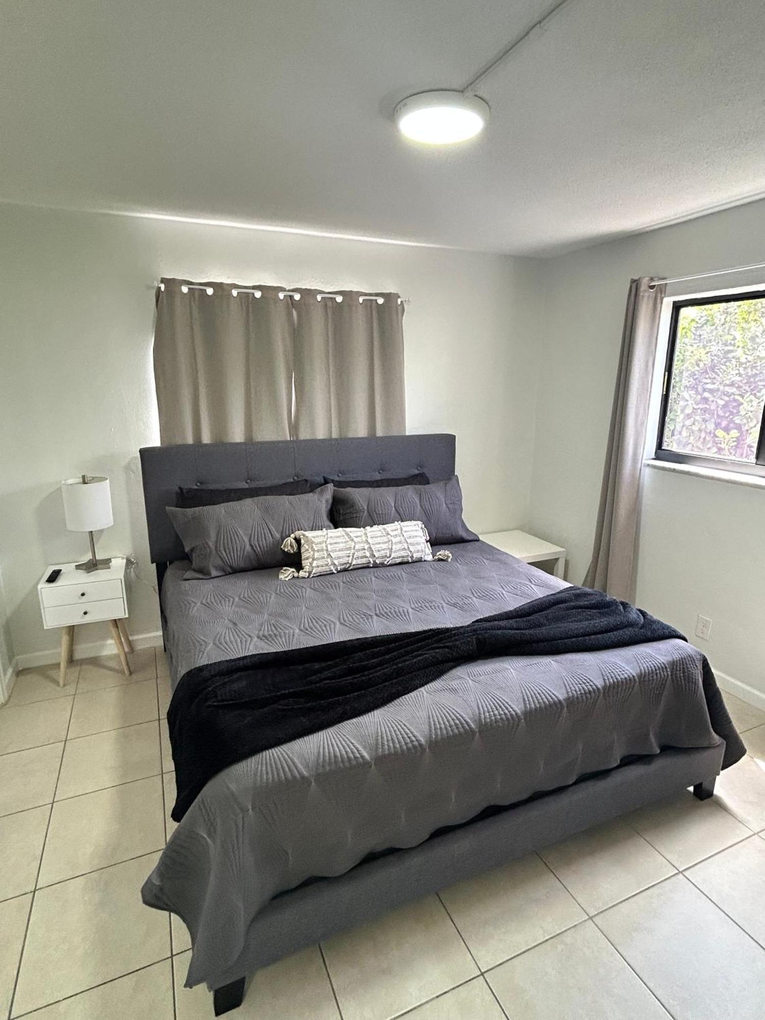 Apartment In Hollywood Close To Shops & Beach 110 Exteriör bild